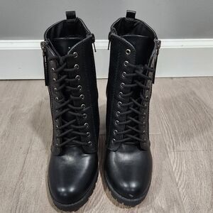 Soda Lace up Combat Boots with chunky heel size 8 in Womens